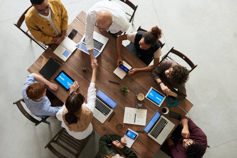 Reconversion en courtier en assurance sur Paris : Les solutions AR Groupement.